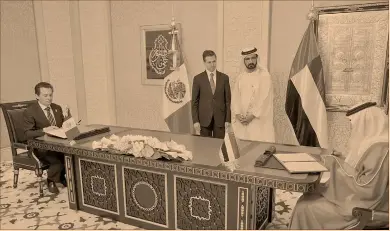  ?? Foto especial ?? El presidente Enrique Peña atestiguó con Mohammed Bin Rashid Al Maktoum, primer ministro de Emiratos Árabes Unidos, la firma de memorándum­s entre Pemex y sus homólogas, Mubadala y ADNOC.