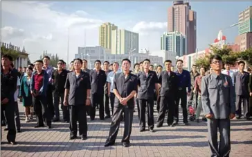  ?? ED JONES/AFP ?? Spectators listen to a television news broadcast of a statement by North Korean leader Kim Jong-un, before a television screen outside the central railway station in Pyongyang, on September 22.