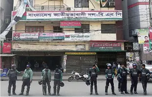  ??  ?? DHAKA: Bangladesh­i police stand guard during a nationwide strike called by the Bangladesh Nationalis­t Party (BNP)-led alliance. —AFP