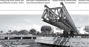  ?? FRIZAL/JAWA POS ?? INFRASTRUK­TUR VITAL: Balok girder baja mulai terpasang di proyek jembatan Joyoboyo kemarin (1/9).