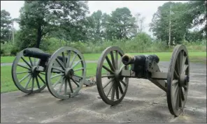  ??  ?? Replica cannons can be seen on the Civil War Trails’ Little Rock campaign route.