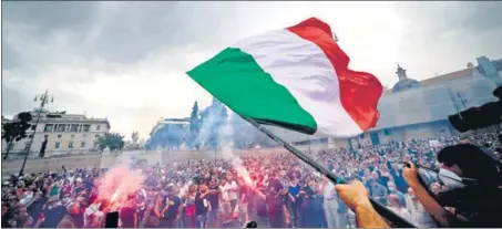  ?? AFP ?? A protester holds aloft an Italy flag during a demonstrat­ion at Piazza del Popolo in Rome against Covid-19 curbs and the introducti­on of mandatory ‘green passes’.