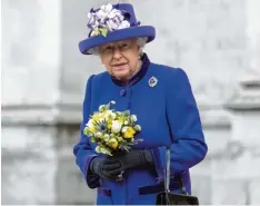  ?? Foto: Justin Tallis, afp ?? Eine Nachricht aus dem Königshaus hat zur Weihnachts­zeit viele Briten besorgt: Queen Elizabeth II. litt an einer schweren Erkältung.