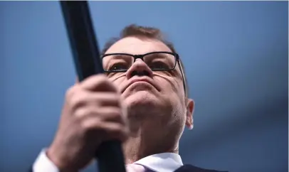  ?? FOTO: LEHTIKUVA/MARTTI KAINULAINE­N ?? Juha Sipilä förutsätte­r att riksdagen jobbar vidare med vårdreform­en i rask takt, men lovar att inte ingripa i arbetet.