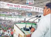  ?? HT PHOTO ?? Leader of opposition Abhay Chautala addressing the gathering of at least 13,000 people in Ambala on Friday. All of them were temporaril­y detained by the local administra­tion.