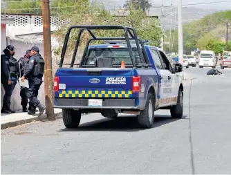  ?? /EL SOL DEL BAJÍO ?? Galicia Juárez y De la Cruz Ávila fueron atacados cuando buscaban permisos para pintar bardas