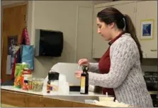  ??  ?? Nicole Marino uses a variety of healthy ingredient­s during a cooking demonstrat­ion.