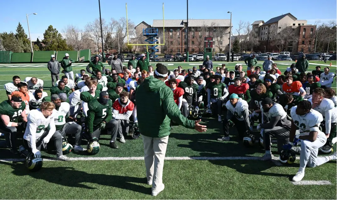  ?? ?? Coach Norvell addresses his players after practice outside Canvas Stadium on