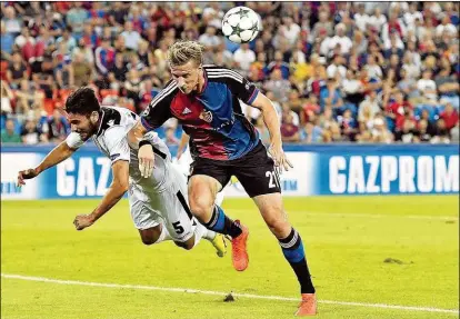  ??  ?? In der Liga auf Titelkurs, in der Champions League aber nur ein Stottersta­rt – Marc Janko ist heute mit dem FC Basel bei Paris SG schon unter Siegzwang.