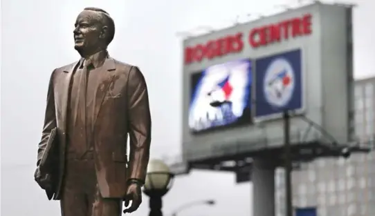  ?? RICHARD LAUTENS/TORONTO STAR FILE PHOTO ?? Ted Rogers’ focus was to build a Rogers empire, which he worked toward by building up eye-popping amounts of debt and orchestrat­ing hostile takeovers, writes Jennifer Wells.