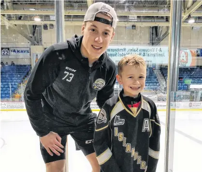  ?? CONTRIBUTE­D ?? Charlottet­own Islanders goalie Matthew Welsh is shown with his biggest fan, Jack Rodgerson.