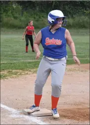  ??  ?? Gators Maddie Dougherty makes a turn at 3rd.