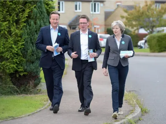  ??  ?? Theresa May campaigns with former PM David Cameron and Robert Courts, the victorious Conservati­ve candidate for the Witney by-election (AFP/Getty)
