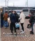  ?? ?? People at a bus station leaving Kyev