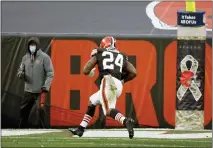  ?? KIRK IRWIN — THE ASSOCIATED PRESS ?? Cleveland’s Nick Chubb (24) runs for a touchdown against Houston last week. He has seven runs of 20 yards or more this season.