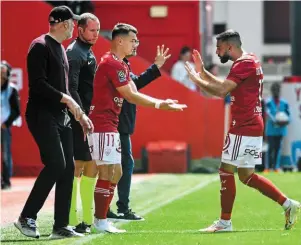  ?? | PHOTO : GUILLAUME SALIGOT / OUEST-FRANCE ?? Axel Camblan (à gauche) a joué 70 minutes cette saison en Ligue 1 avec le Stade Brestois. Toujours comme remplaçant.