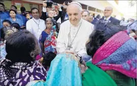  ?? Andrew Medichini Pool Photo ?? FRANCIS meets with people at the Mother Teresa House in Dhaka, Bangladesh.