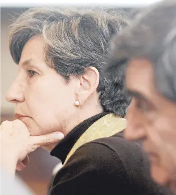 ??  ?? La senadora Isabel Allende junto al ex senador Camilo Escalona.