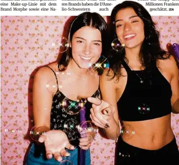  ?? INSTAGRAM ?? Charli (l.) hat auf Tiktok 76,5 Mio. Follower, Dixie folgen auf der Plattform 32,6 Mio. Menschen.