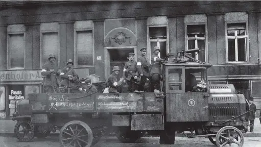  ??  ?? ■ The chalked warning on the truck of these government loyal Freikorps troops reads ‘Clear the streets - immediate live-firing!’ It is certainly clear enough, but is in stark contrast to the message on the right which reads: ‘Here love-gifts are being gratefully accepted’.