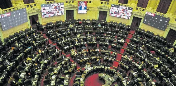  ??  ?? Cambios. La mitad de la Cámara de Diputados se renueva y está abierta la puja por lugares en las listas, que cierran este sábado.