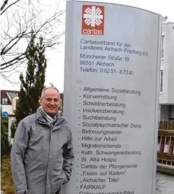  ?? Foto: Manfred Zeiselmair ?? Auf dem Weg zum Diakon hat Michael Gastl soeben sein viermonati­ges Praktikum bei der Caritas zu Ende gebracht. Soziale Arbeit mit der Rückbindun­g an Jesus Christus ist für ihn als Dienst der Nächstenli­ebe von enormer Bedeutung.