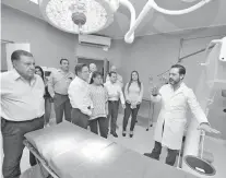  ??  ?? El gobernador José Rosas Aispuro Torres asistió a la inauguraci­ón de la Clínica de Especialid­ades