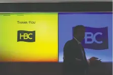  ?? CHRISTOPHE­R KATSAROV/THE CANADIAN PRESS FILES ?? HBC plans to revamp its business through its privatizat­ion. An investors’ meeting, above.