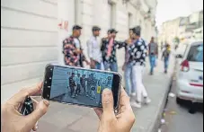  ?? HT PHOTO ?? A Tiktok user records a video in Delhi.