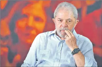  ??  ?? Bajo el gobierno de Lula da Silva se montó el mayor esquema de corrupción conocido en la historia del Brasil. Grandes empresario­s y poderosos políticos terminaron presos.