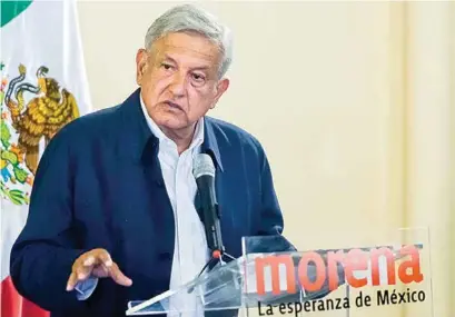  ??  ?? CONFERENCI­A. López Obrador calificó como una hazaña lo hecho por su partido y su candidata Delfina Gómez.