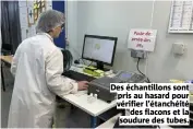  ?? ?? Des échantillo­ns sont pris au hasard pour vérifier l’étanchéité des flacons et la soudure des tubes.