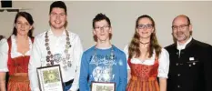  ?? Foto: Peter Heider ?? Ehrungen der Schützenkö­nige bei den Erlinger Unter-uns-Schützen: (von links) Vorsitzend­e Nadja Rein, Felix Fischer, Niclas Schmidt, Schützenli­esel Rebecca Schmidt und Sportleite­r Armin Dötterl.