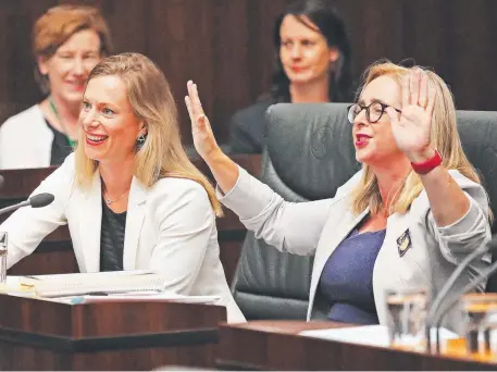  ?? Picture: ZAK SIMMONDS ?? HANDS UP: Labor leader Rebecca White alongside Michelle O'Byrne during Question Time.