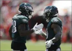  ?? ASSOCIATED PRESS FILE ?? Wendell Smallwood, left, and Corey Clement will be part of the running back by committee that the Eagles plan to use against the New York Giants Thursday night.