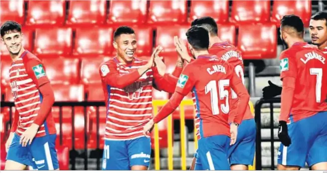  ?? EFE ?? El Granada visita al potente Villarreal con la moral alta tras ganar al Osasuna en la Liga y vencer al Málaga en la Copa del Rey.