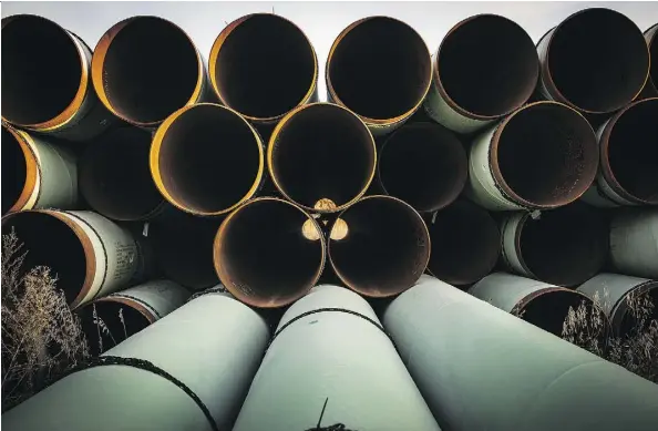  ?? ANDREW BURTON/GETTY IMAGES/FILE ?? Miles of unused pipe, prepared for the proposed Keystone XL pipeline, sit in a lot outside Gascoyne, N.D., in 2014. In a speech on energy issues Thursday, Republican presidenti­al candidate Donald Trump indicated he would approve the project if profits...