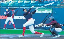  ?? GARY MIDDENDORF/DAILY SOUTHTOWN ?? Smith rips a double against Brother Rice during a 2019 game at Ozinga Field.