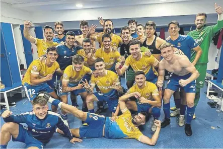  ?? Foto: nàstic ?? El Nàstic celebró a lo grande su triunfo en campo de la SD Logroñés El equipo grana está ya a solo un punto de puestos de playoff