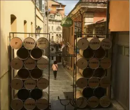  ??  ?? La rue Mirabeau a fait peau neuve et a été inaugurée ce week-end, lors des journées du patrimoine. (Photo Cl. C.)