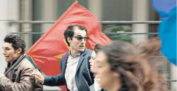  ??  ?? ► Louis Garrel es Jean-Luc Godard en Godard, mon amour (2017).