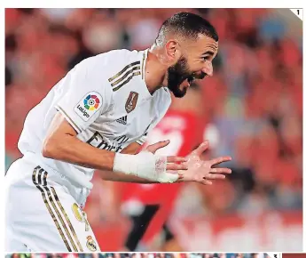  ??  ?? (1) Karim Benzema se lamenta por una oportunida­d fallada ante el Mallorca. El francés tuvo la más clara para los Blancos.