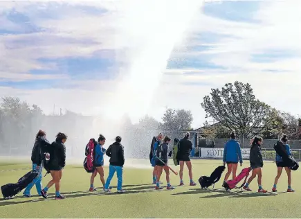  ?? PHOTO: DEREK FLYNN/FAIRFAX NZ ?? The Argentina women’s hockey team check out the turf at Blenheim’s College Park ahead of their double-header against the Black Sticks Women this weekend. Marlburian­s are expected to pack out College Park for the two tests on Saturday and Sunday. Hockey...