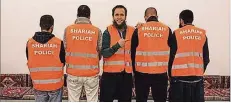  ?? FOTO: FACEBOOK ?? Die selbst ernannte „Scharia-Polizei“auf einem Internet-Foto.
