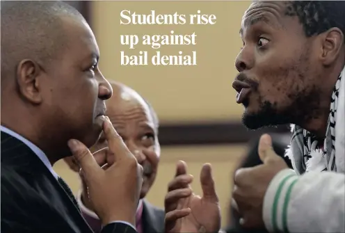  ?? PICTURE: CHRIS COLLINGRID­GE ?? TENSIONS TRIGGERED: Advocate Dali Mpofu talks to former SRC president Mcebo Dlamini, who was denied bail at the Johannesbu­rg Magistrate’s Court yesterday. The #FeesMustFa­ll leader is facing several charges for his alleged role during recent violent...