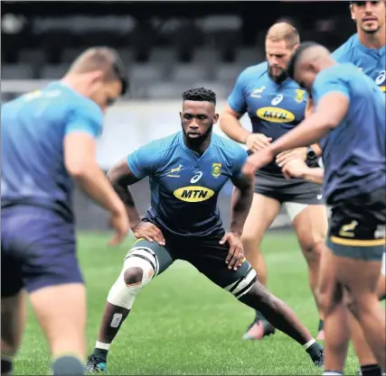  ?? PICTURE: BACKPAGEPI­X ?? LEADING THE WAY: Springbok skipper Siya Kolisi stretches during his captain’s run at Kings Park in Durban yesterday.