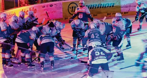  ?? Foto: Axel Schmidt ?? Ohne Pause in die Play-offs: Der EV Bad Wörishofen sicherte sich am vergangene­n Wochenende den Gruppensie­g in der Bezirkslig­a West und hat damit im Play-off-Viertelfin­ale Heimrecht. Das erste Spiel findet bereits am kommenden Freitag statt.