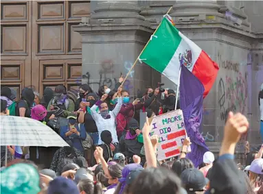  ?? /EL SOL DE TOLUCA ?? En Toluca, protestaro­n por los feminicidi­os que continúan en la entidad