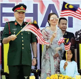  ??  ?? Sultan Nazrin Shah and Tuanku Zara Salim attending the celebratio­n at Dataran Bandaran Ipoh with their daughter Raja Nazira Safya.