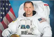  ??  ?? El astronauta de la NASA Nick Hague, condecorad­o en Rusia